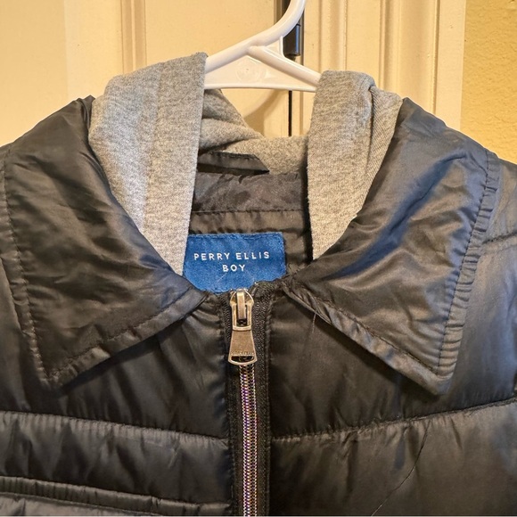 Perry Ellis Boy Black Puffer Jacket With Grey Hood Sz 14/16 - Picture 2 of 9
